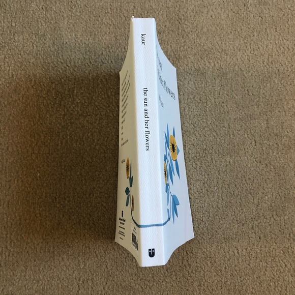 the sun and her flowers rupi kaur paperback - Picture 3 of 3
